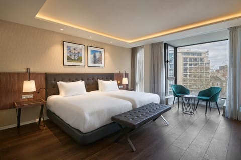 Bed, Photo of the whole room, Seating area, Bedroom