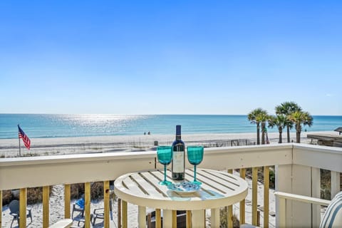Natural landscape, Balcony/Terrace, Seating area, Beach, Sea view