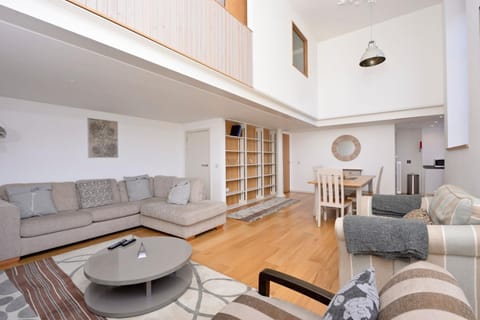 Living room, Photo of the whole room