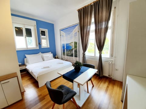 Photo of the whole room, Decorative detail, Bedroom
