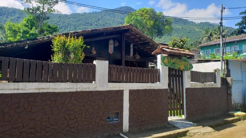 Wood house casa privada House in Angra dos Reis
