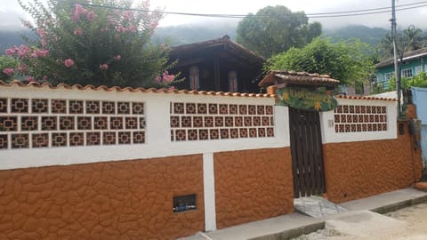 Wood house casa privada House in Angra dos Reis