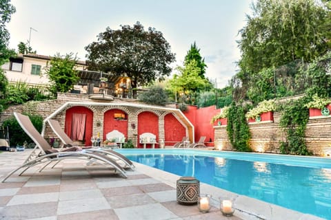 Property building, Day, Garden, Pool view, Swimming pool, Swimming pool, sunbed