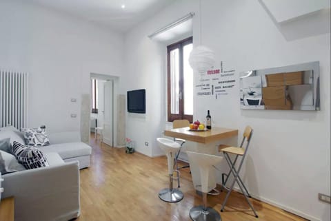 Communal lounge/ TV room, TV and multimedia, Dining area