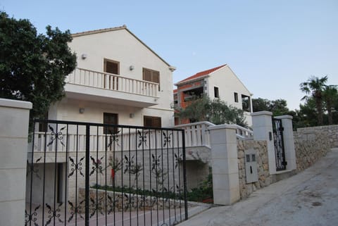 Property building, Facade/entrance