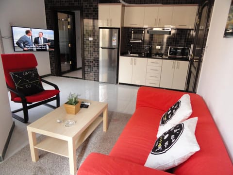 TV and multimedia, Kitchen or kitchenette, Living room, Seating area