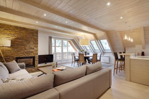 Living room, Dining area