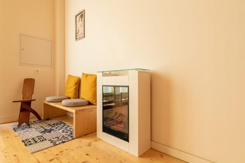 Facade/entrance, Living room, Seating area, Dining area, Mountain view, Mountain view, Family, Family