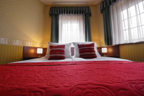 Restaurant/places to eat, Bedroom