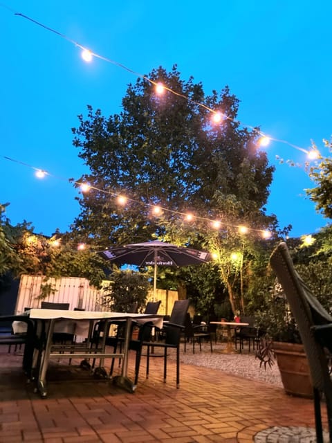 Patio, Restaurant/places to eat