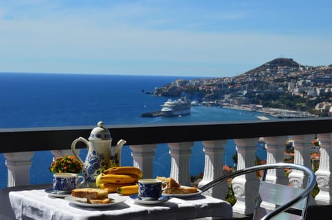 City view, Sea view