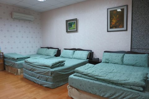Bedroom, bunk bed