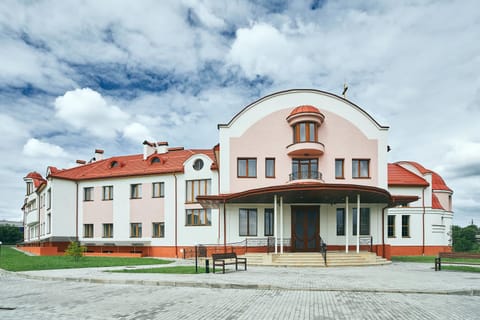 Property building, Nearby landmark, Garden