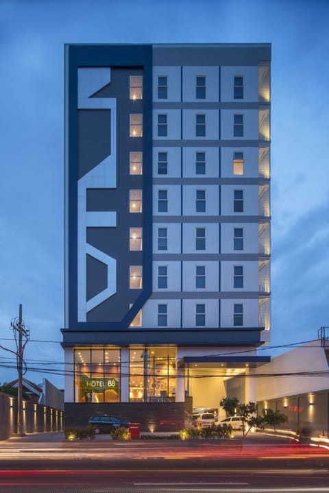Facade/entrance