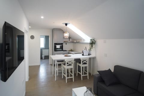Kitchen or kitchenette, Living room, Seating area, Dining area, pet friendly