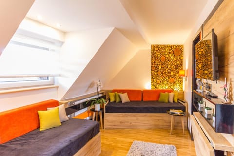 Living room, Photo of the whole room, Decorative detail