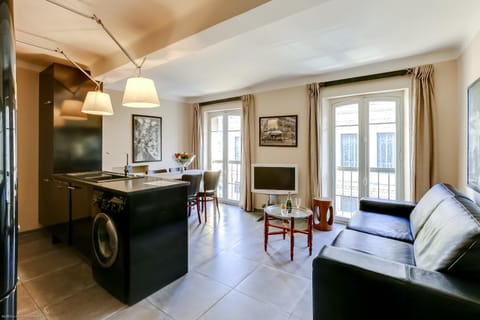 Kitchen or kitchenette, Living room, Seating area