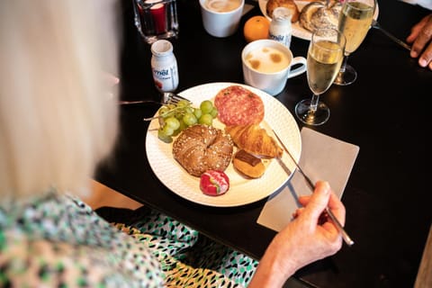 Food and drinks, Breakfast, Continental breakfast