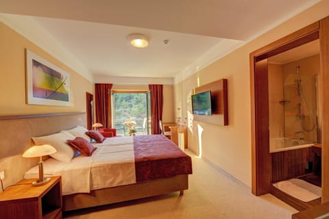 Bathroom, Balcony/Terrace, Garden view, Pool view, Sea view