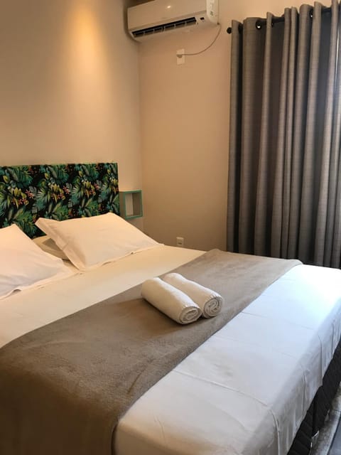 Bed, Bedroom, air conditioner
