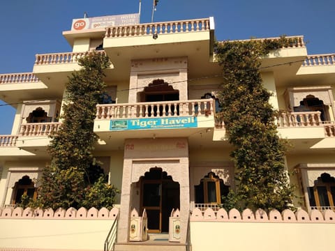 Property building, Facade/entrance