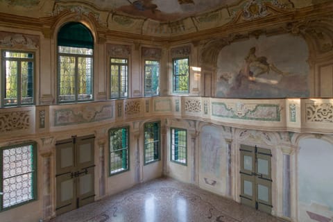 Business facilities, Evening entertainment, On site, Meeting/conference room, Landmark view, Entertainment