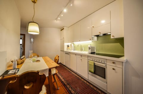 Food close-up, Kitchen or kitchenette, Food and drinks, Dining area, Food, Lunch, Dinner