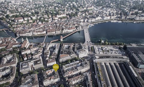 Bird's eye view, On site