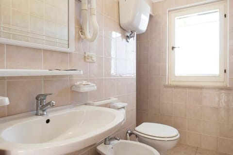 Centro Vacanze Verde Azzurro Campground/ 
RV Resort in Marche