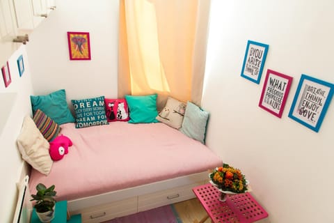 Bed, Living room, Bedroom, Garden view