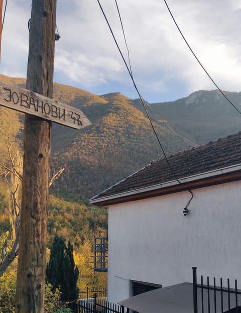 Property building, Day, Natural landscape, Logo/Certificate/Sign, Logo/Certificate/Sign, Mountain view