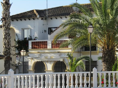 Property building, Garden, Balcony/Terrace