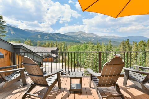 Lonestar Lodge: Sweeping Mountain Views, Hot Tub Patio House in Breckenridge