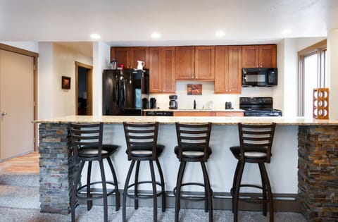 Gold Camp Stamp Mill Condo: On Shuttle Route Apartment in Breckenridge