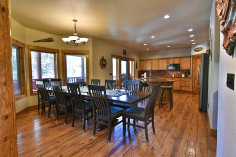 Tranquility House: Spacious Home w/ Hot Tub House in Blue River