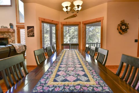 Tranquility House: Spacious Home w/ Hot Tub House in Blue River