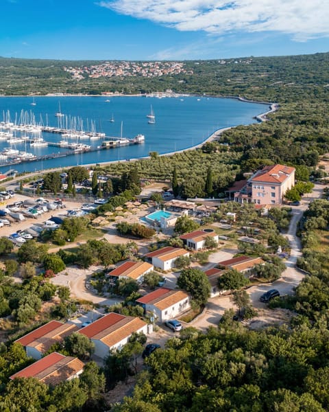 Neighbourhood, Natural landscape, Bird's eye view, Sea view