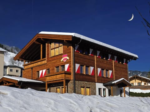 Facade/entrance, Bird's eye view