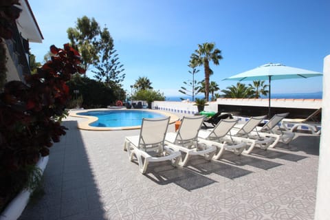Sea view, Swimming pool, sunbed