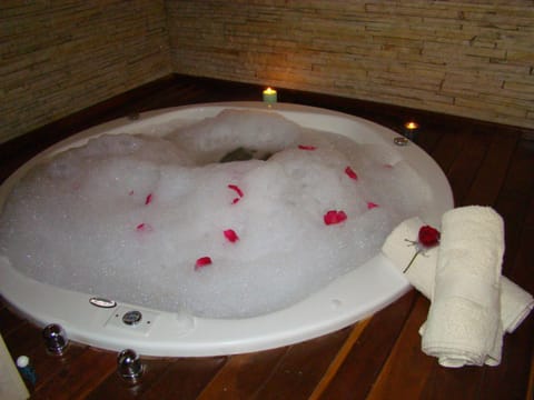 Hot Tub, Bathroom, Area and facilities