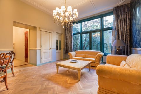 Facade/entrance, Garden, Living room, Garden view