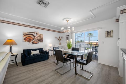Carousel Suites -Redington Shores Apartment in Redington Shores
