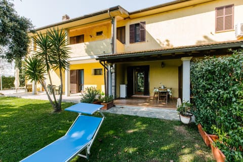 Property building, Patio, Natural landscape, Garden, Garden view