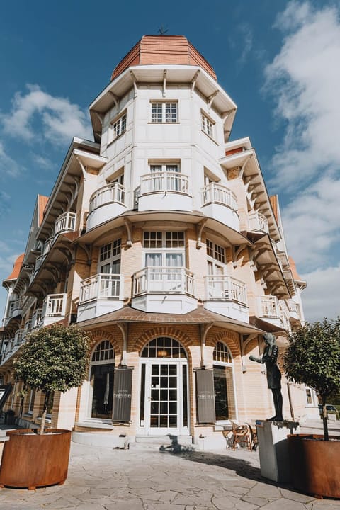 Property building, Facade/entrance