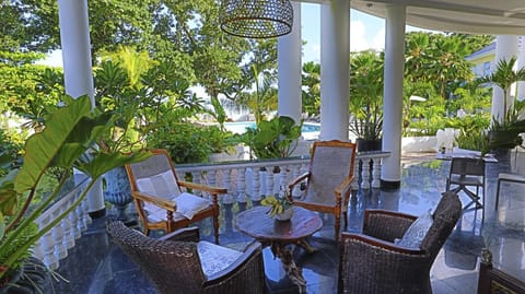 Patio, Spring, Day, Garden, View (from property/room), Balcony/Terrace, Balcony/Terrace, Living room, Seating area, Dining area, Garden view