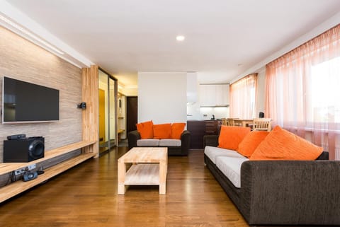 TV and multimedia, Coffee/tea facilities, Kitchen or kitchenette, Living room, Seating area, Dining area, Bedroom