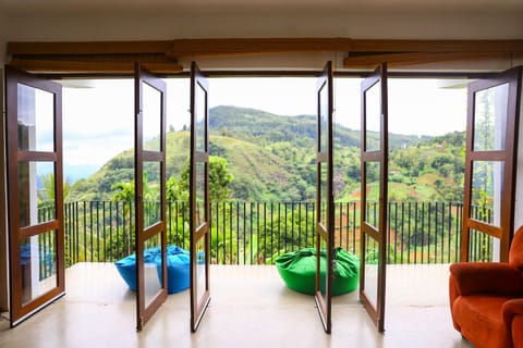 Patio, Day, Natural landscape, Balcony/Terrace, Seating area, Mountain view