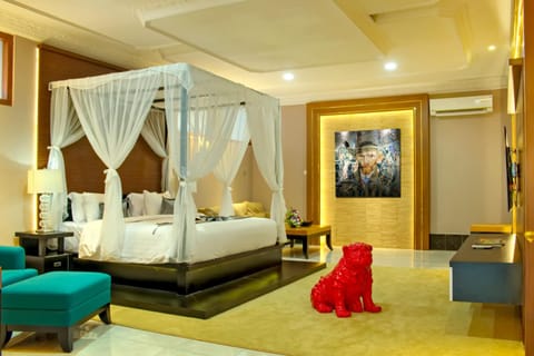 Bed, Photo of the whole room, Decorative detail, Bedroom