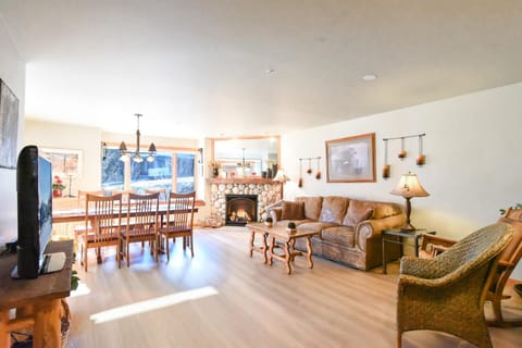 Communal lounge/ TV room, Living room, Photo of the whole room