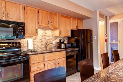 Peak 8 Village Hideaway Condo: On Shuttle Route Apartment in Breckenridge